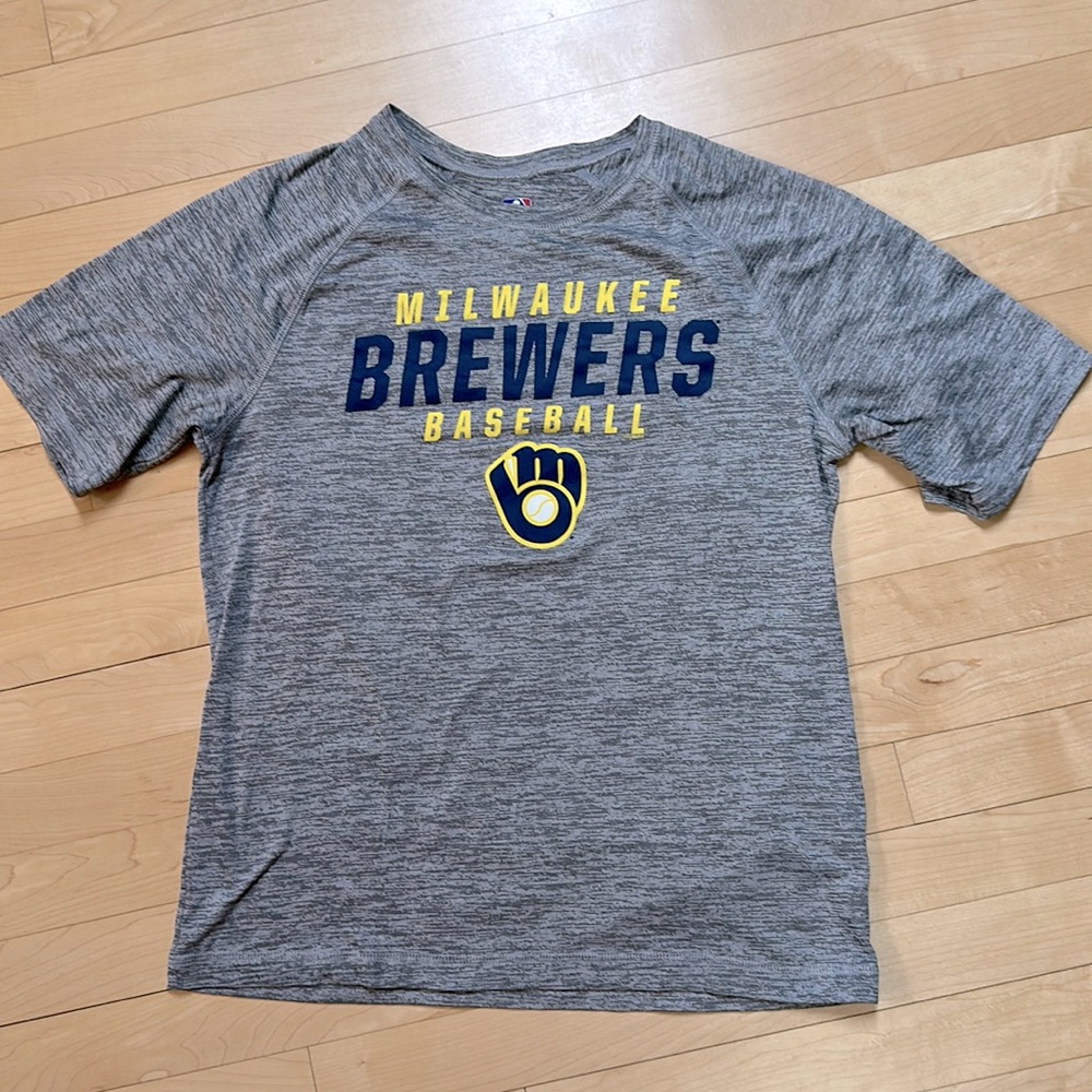 MLB Milwaukee Brewers athletic t-shirt